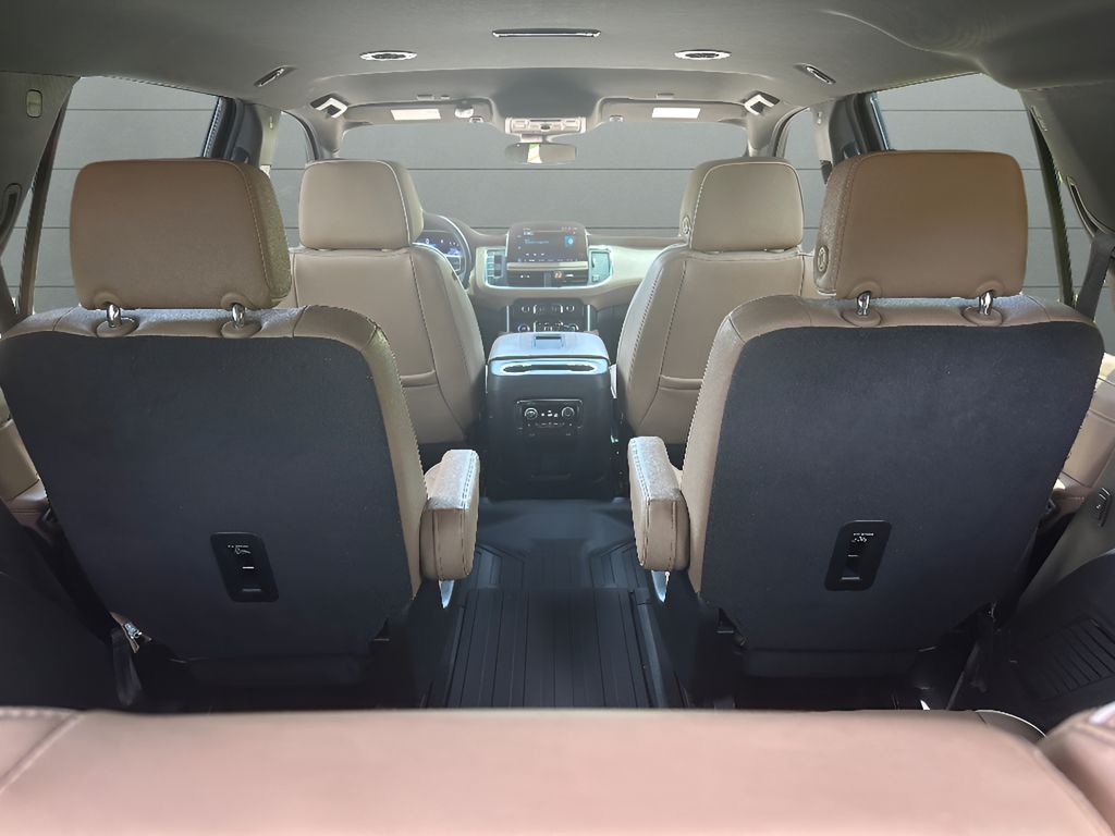 2024 Chevrolet Tahoe Premier - Black exterior view 13