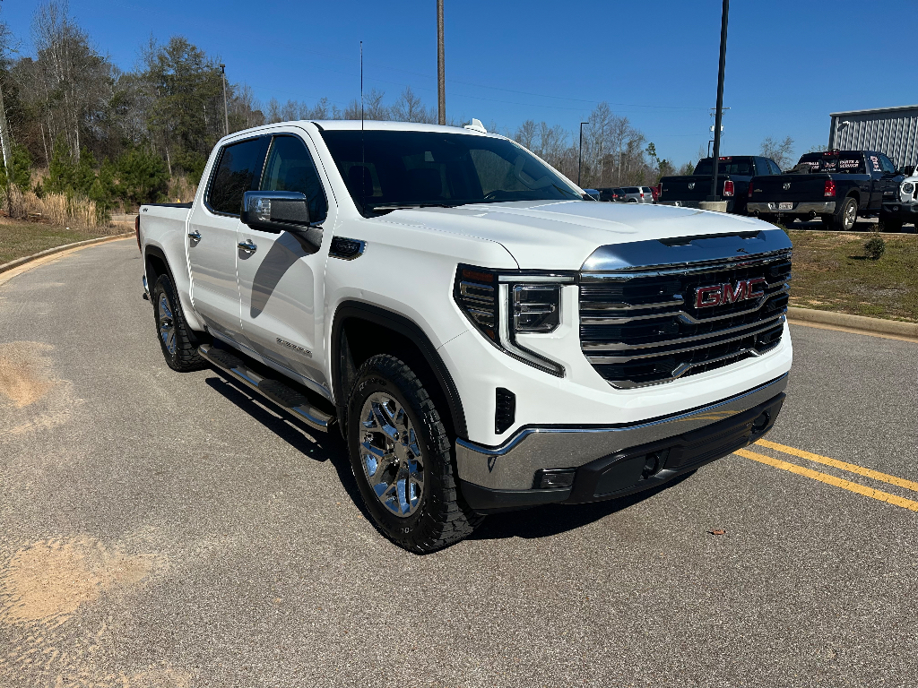 2024 GMC Sierra 1500 - Summit White exterior view 3