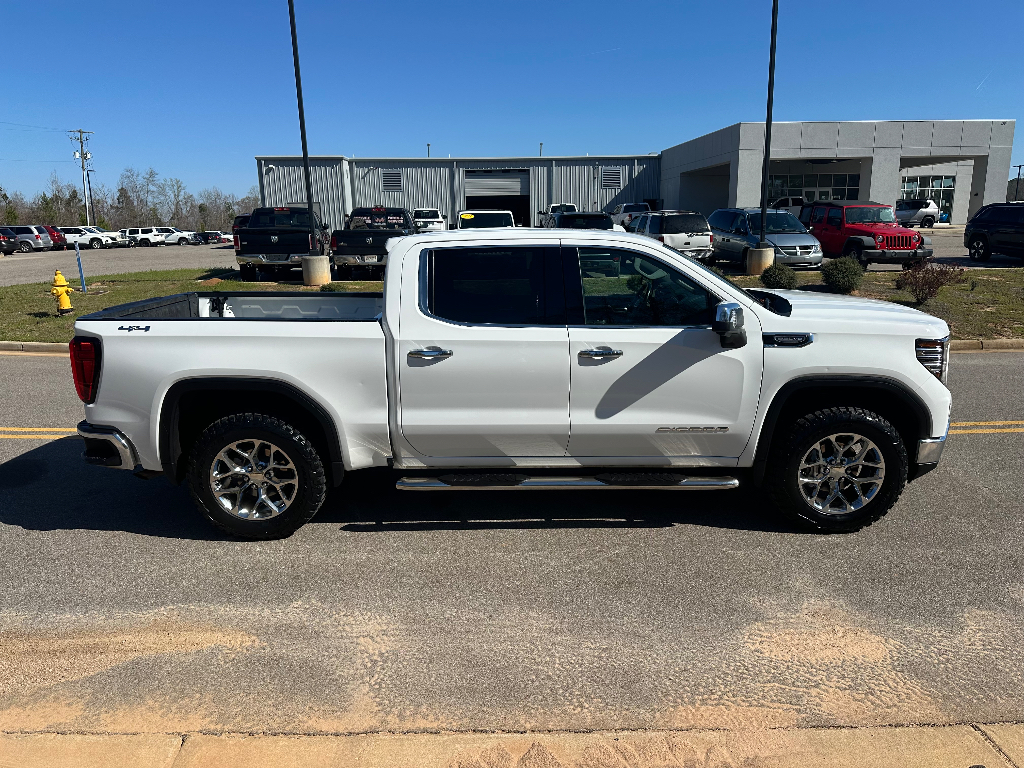 2024 GMC Sierra 1500 - Summit White exterior view 4