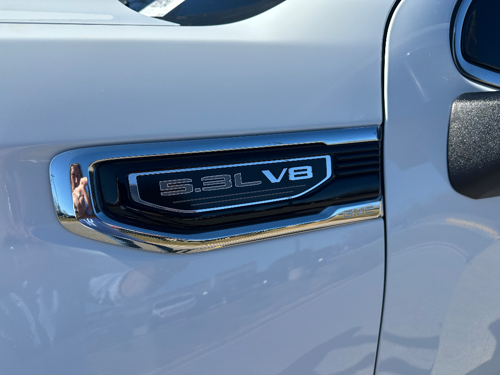 2024 GMC Sierra 1500 - Summit White exterior view 10