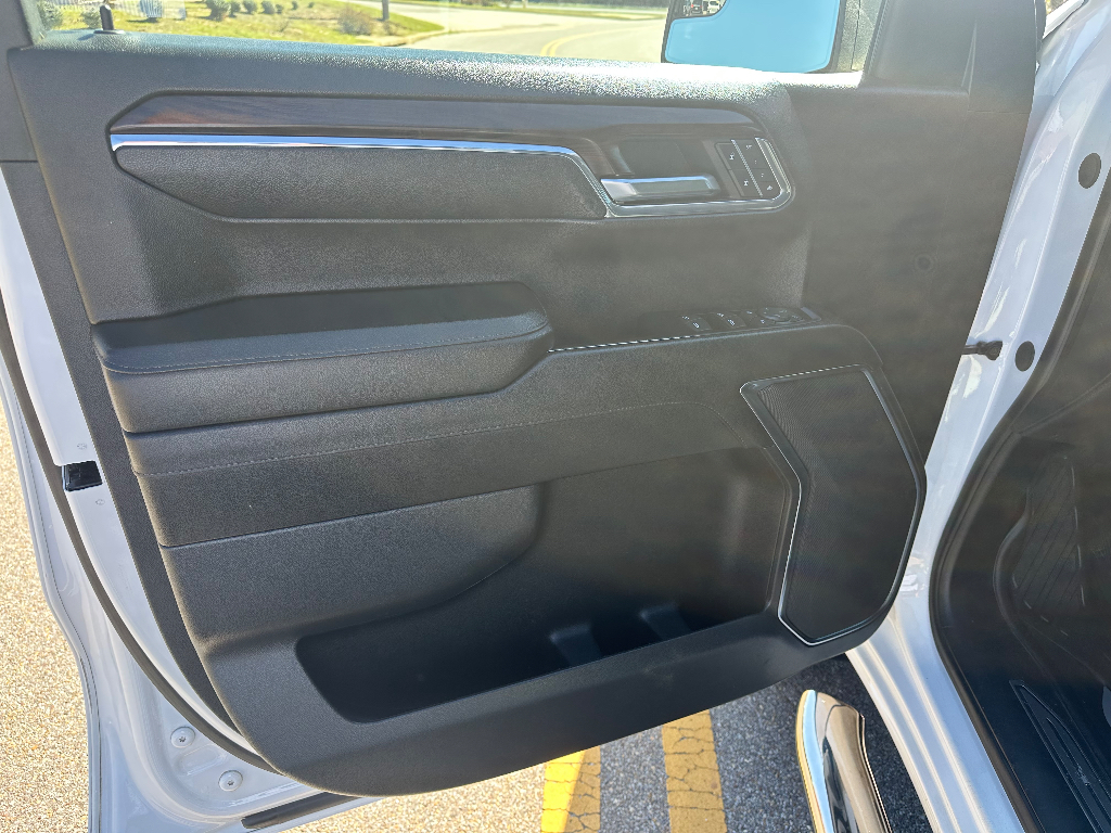 2024 GMC Sierra 1500 - Summit White exterior view 17