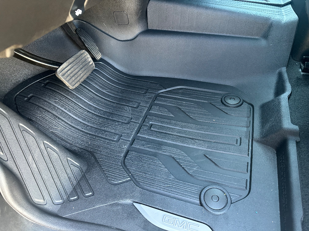 2024 GMC Sierra 1500 - Summit White exterior view 20