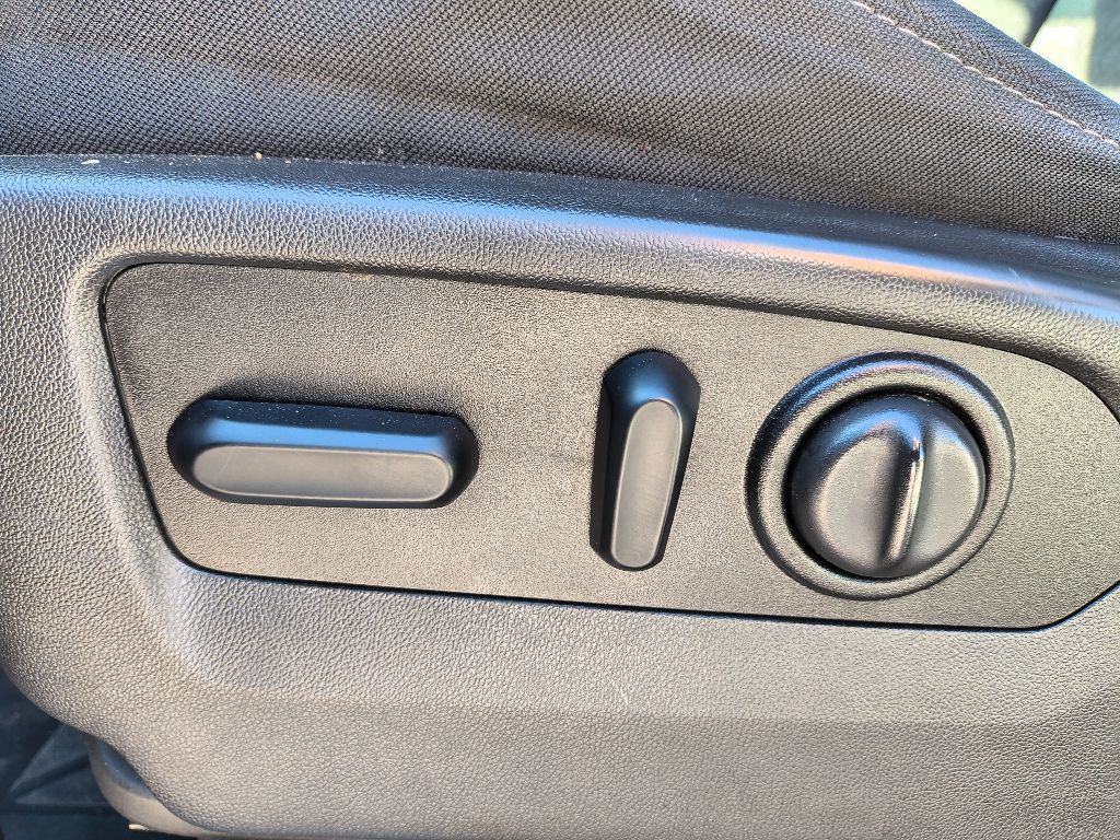 2020 Chevrolet Silverado 1500 - Summit White exterior view 15