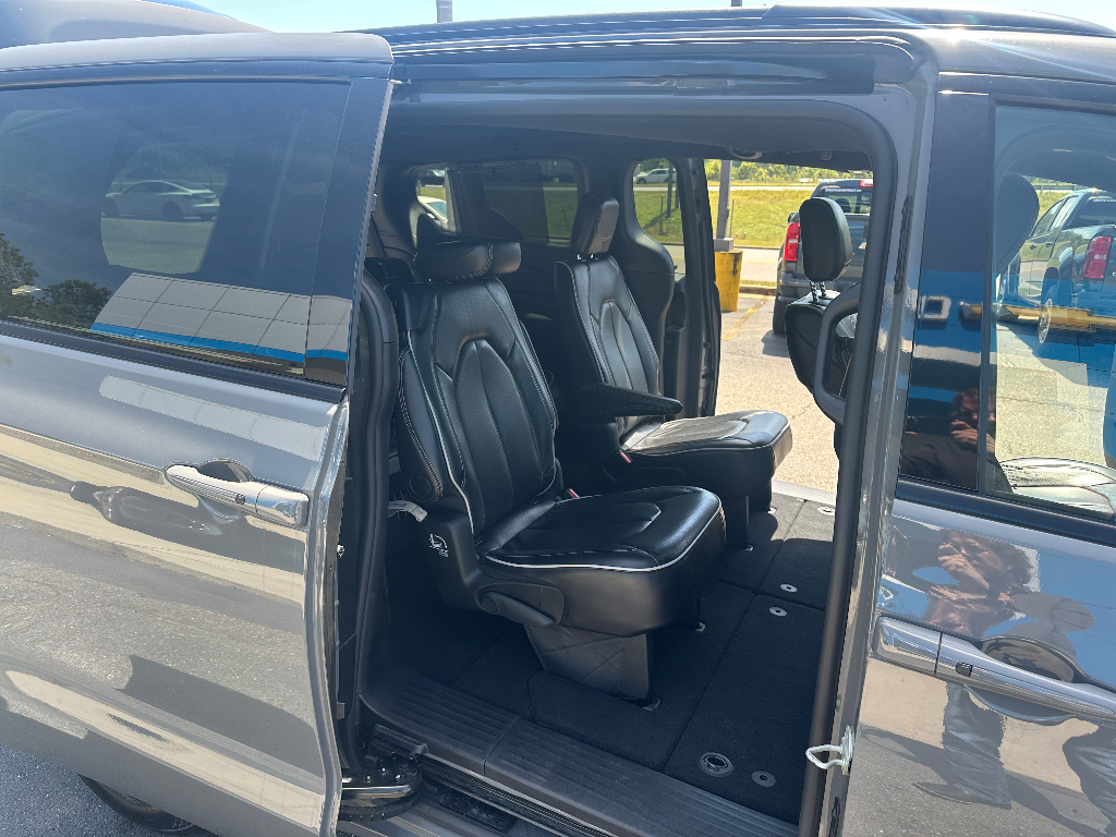 2025 Chrysler Pacifica Limited - Ceramic Gray Clearcoat exterior view 16