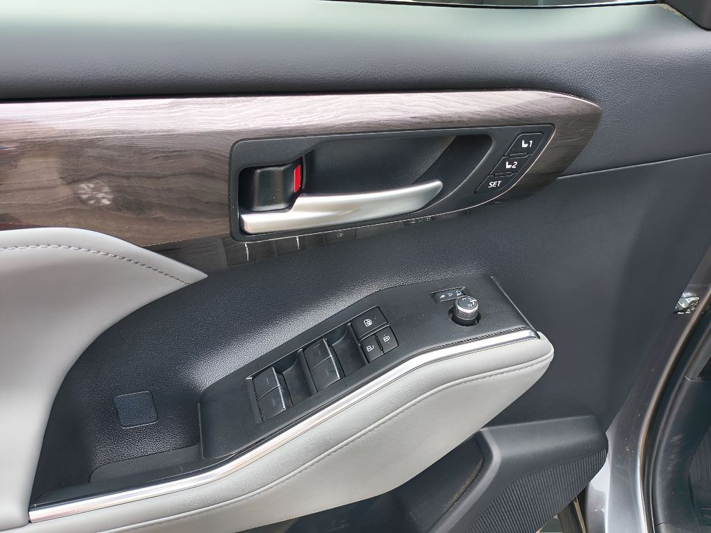 2023 Toyota Highlander Limited - Magnetic Gray Metallic exterior view 13