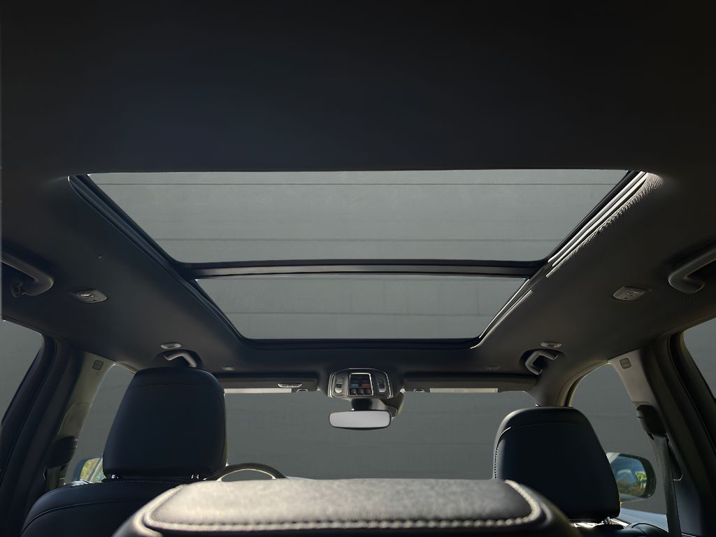 2024 Jeep Grand Cherokee 4xe 4xe - Midnight Sky exterior view 14