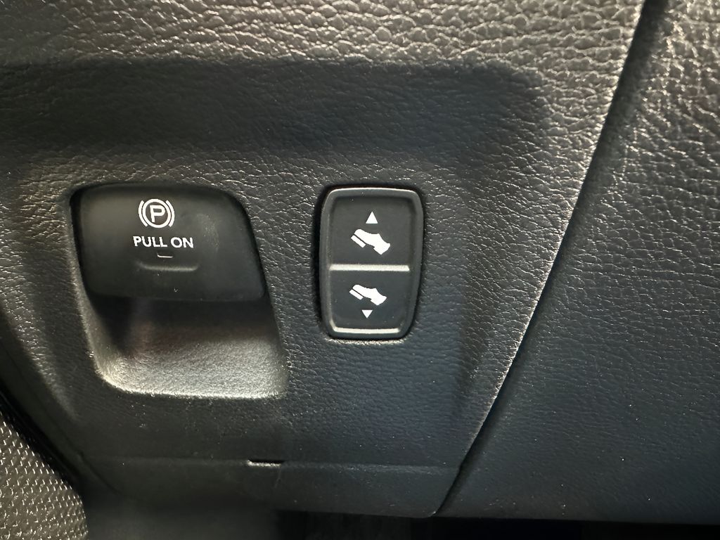 2025 Ram 1500 Laramie - Diamond Black Crystal Pearlcoat exterior view 20