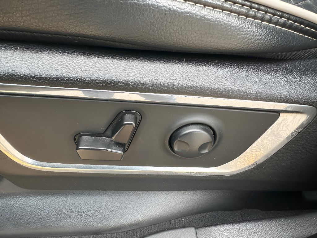 2025 Ram 1500 Laramie - Diamond Black Crystal Pearlcoat exterior view 19