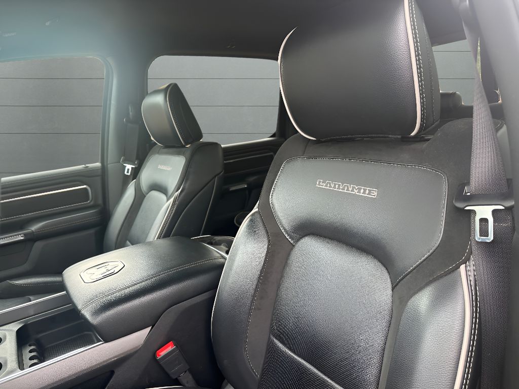 2025 Ram 1500 Laramie - Diamond Black Crystal Pearlcoat exterior view 18