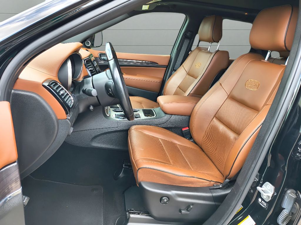 2021 Jeep Grand Cherokee Overland - Diamond Black Crystal Pearlcoat exterior view 13