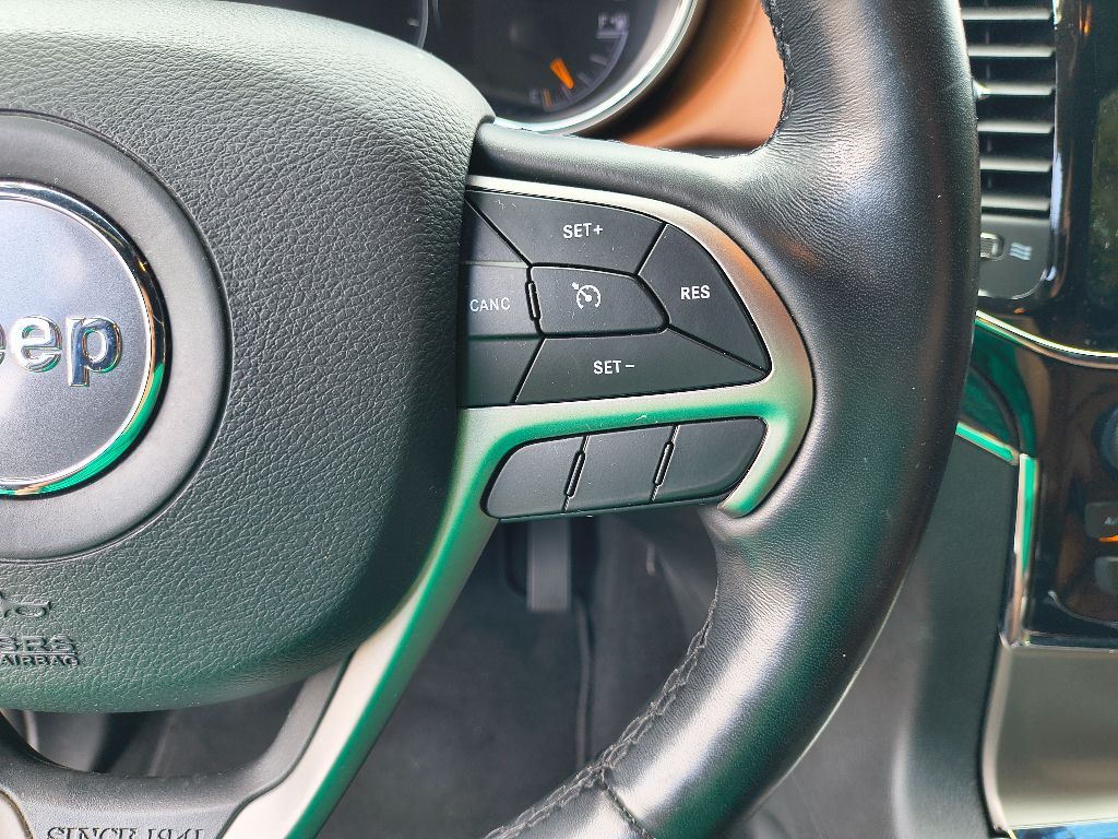 2021 Jeep Grand Cherokee Overland - Diamond Black Crystal Pearlcoat exterior view 17