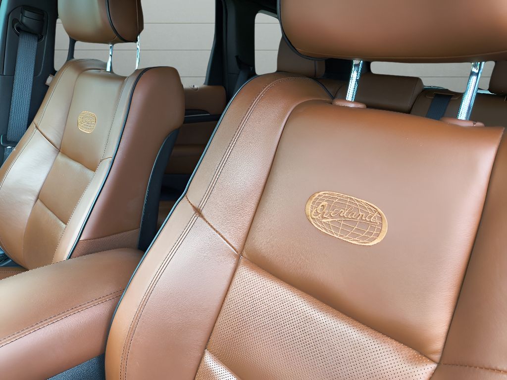 2021 Jeep Grand Cherokee Overland - Diamond Black Crystal Pearlcoat exterior view 14