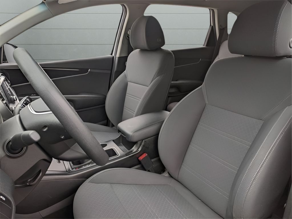 2020 Kia Sorento LX V6 - Sparkling Silver exterior view 15