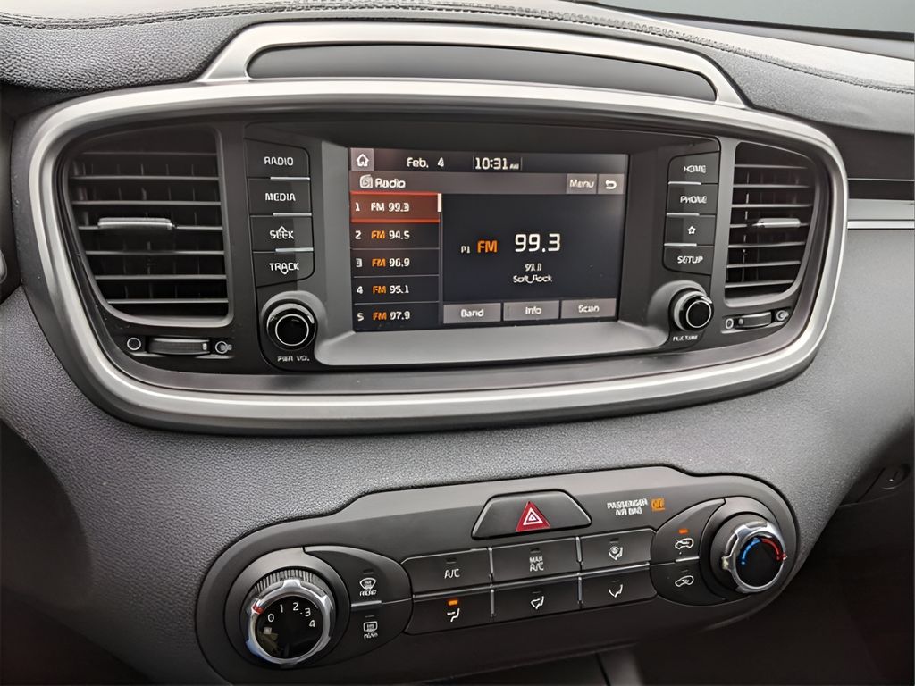 2020 Kia Sorento LX V6 - Sparkling Silver exterior view 10