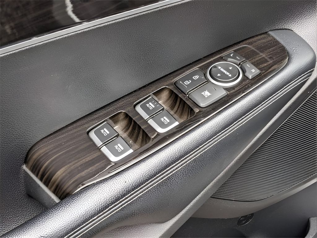 2020 Kia Sorento LX V6 - Sparkling Silver exterior view 13