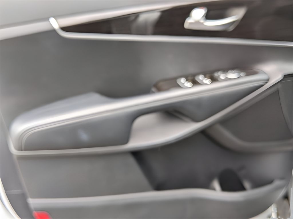 2020 Kia Sorento LX V6 - Sparkling Silver exterior view 12