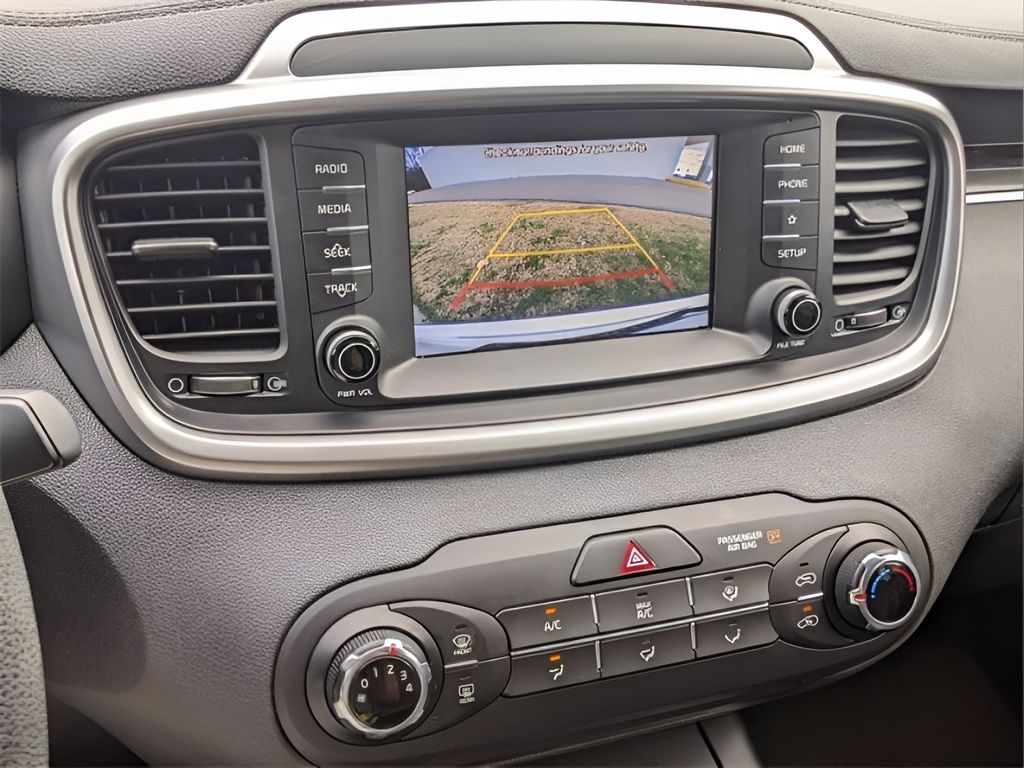 2020 Kia Sorento LX V6 - Snow White Pearl exterior view 18