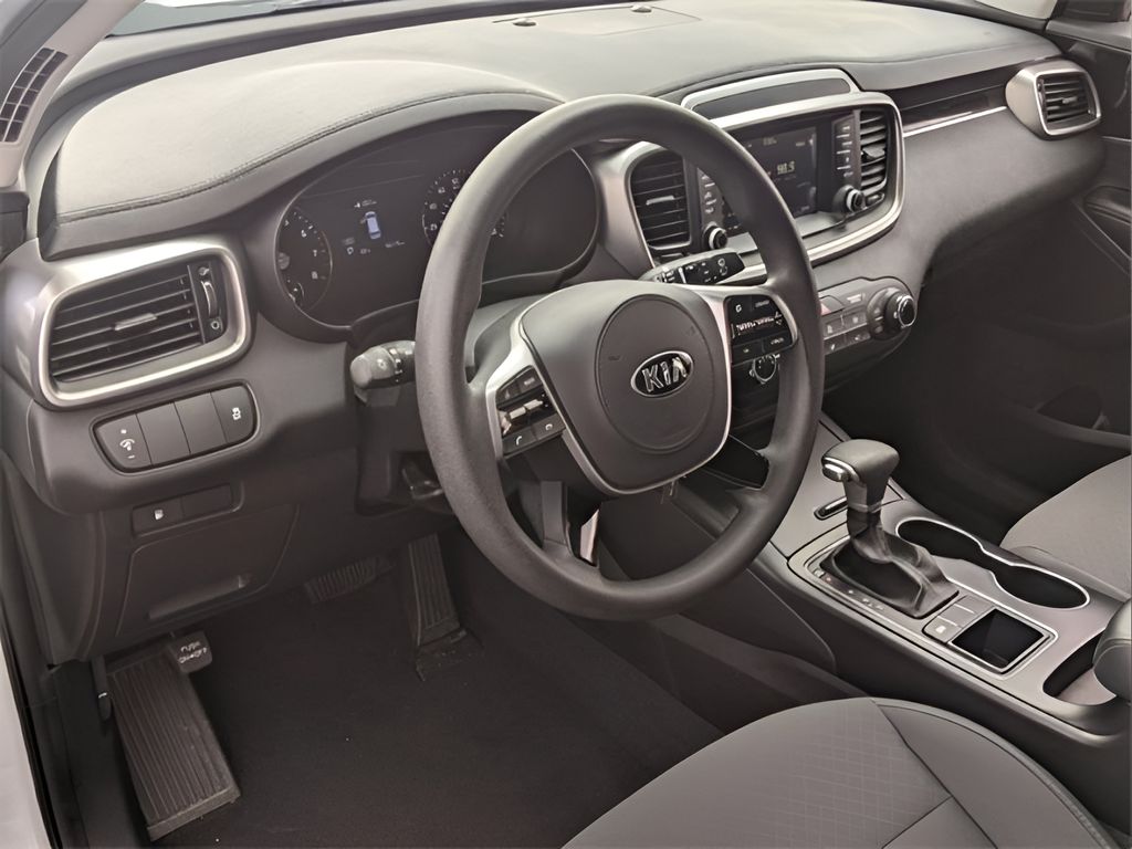 2020 Kia Sorento LX V6 - Snow White Pearl exterior view 9