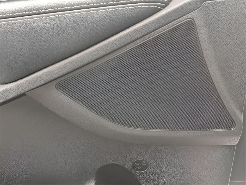 2020 Kia Sorento LX V6 - Snow White Pearl exterior view 14