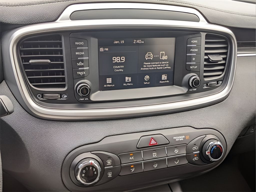 2020 Kia Sorento LX V6 - Snow White Pearl exterior view 10