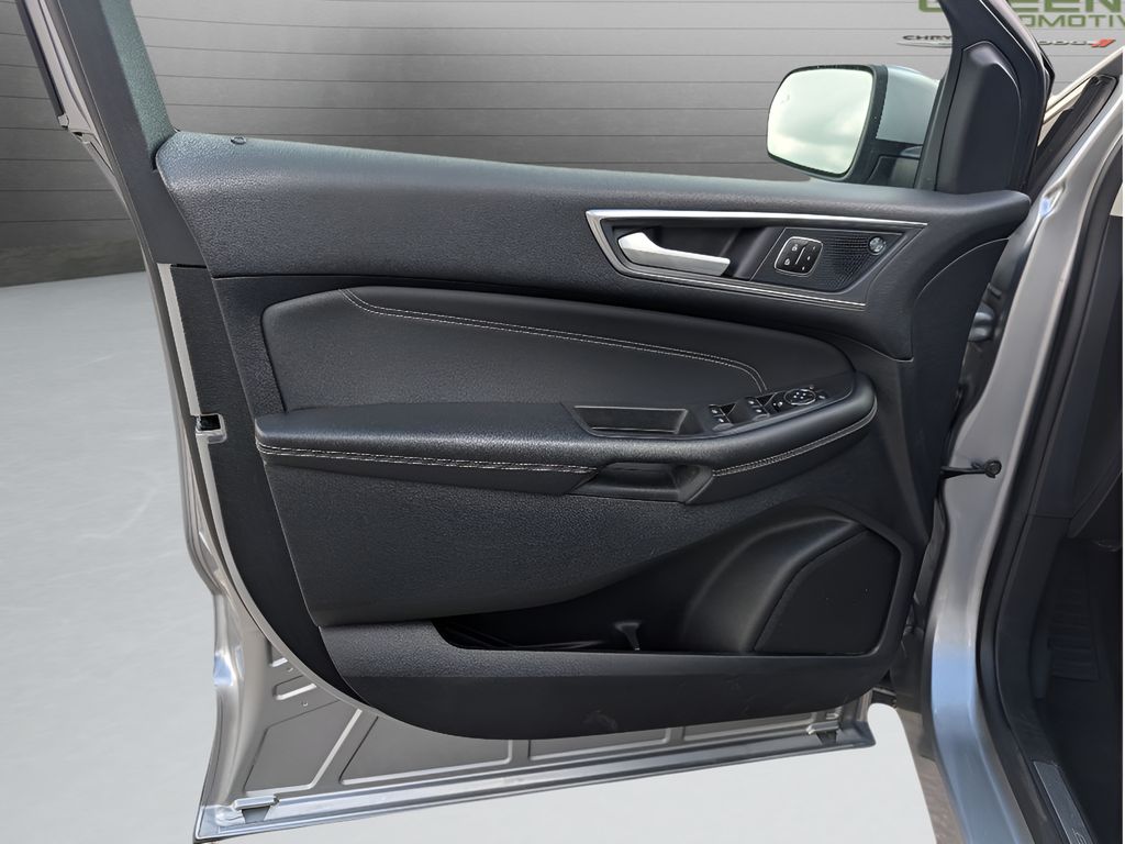 2024 Ford Edge Titanium - Iconic Silver Metallic exterior view 16