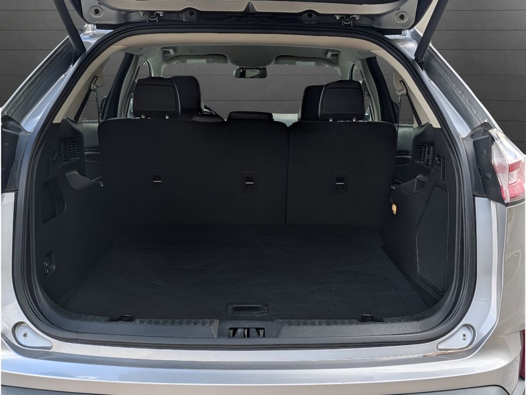 2024 Ford Edge Titanium - Iconic Silver Metallic exterior view 8