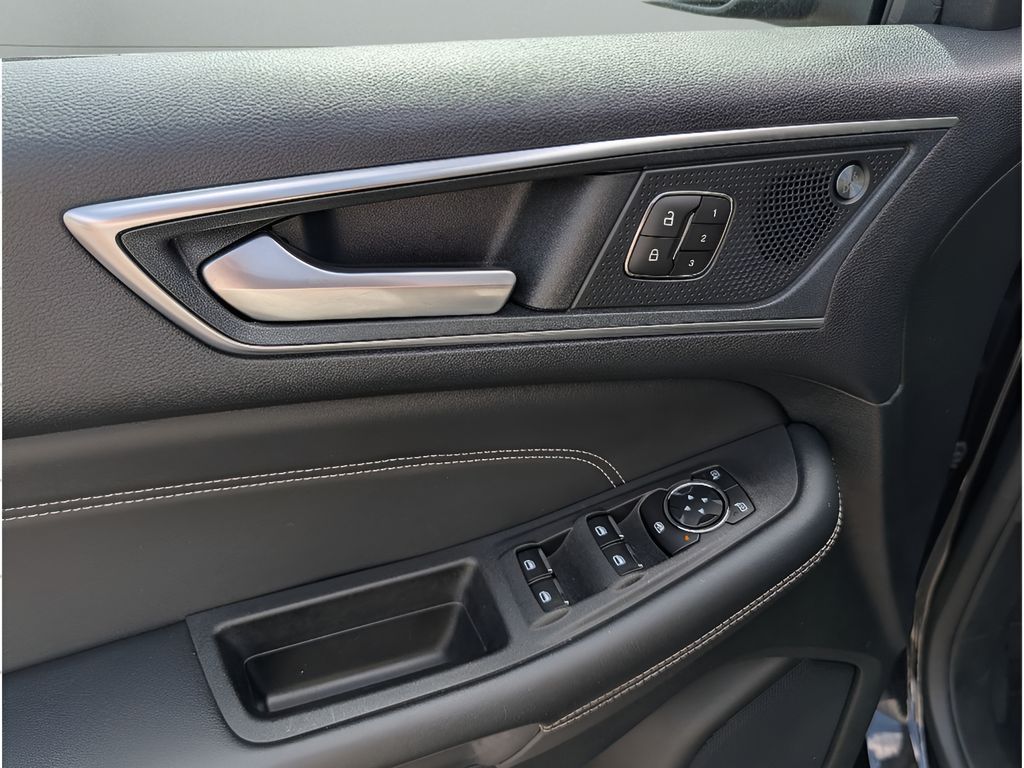 2024 Ford Edge Titanium - Agate Black Metallic exterior view 14