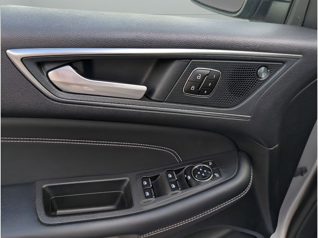 2024 Ford Edge Titanium - Iconic Silver Metallic exterior view 14