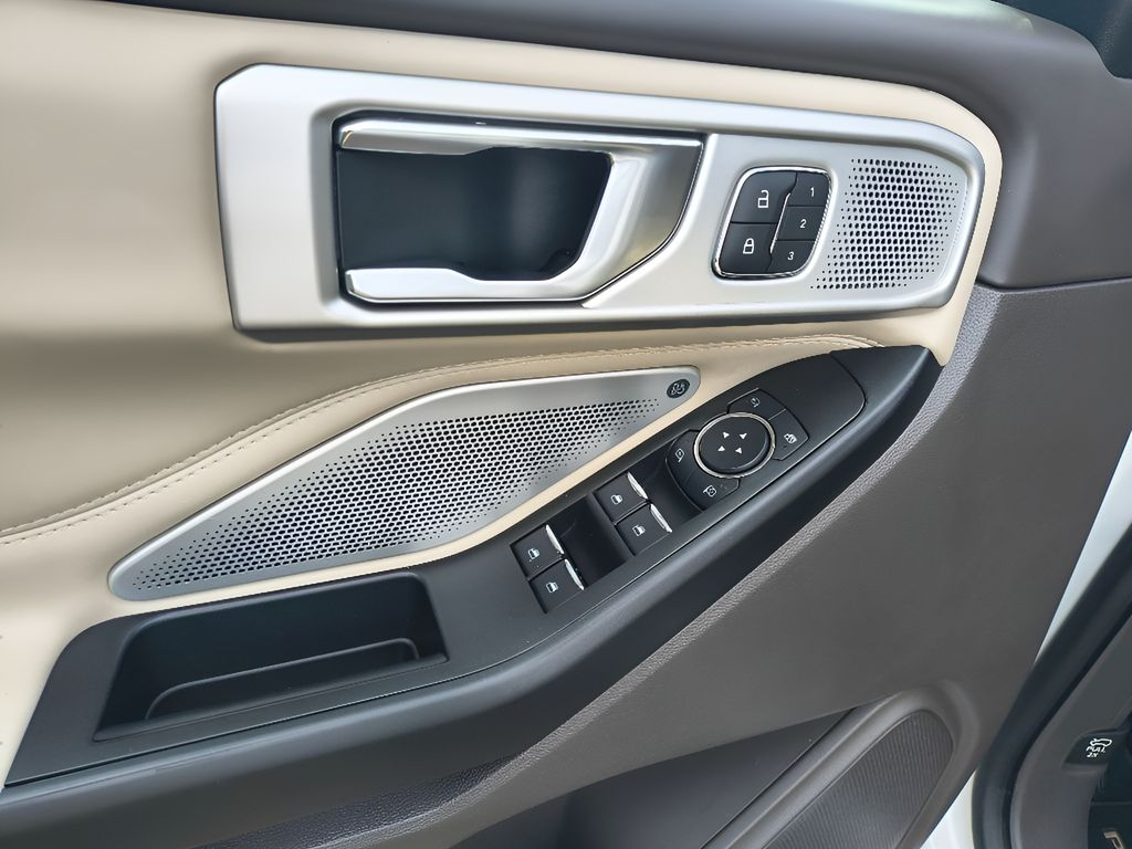 2020 Ford Explorer Platinum 4WD - Star White Metallic Tri-Coat exterior view 14