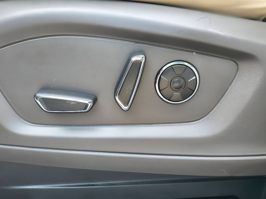 2020 Ford Explorer Platinum 4WD - Star White Metallic Tri-Coat exterior view 16