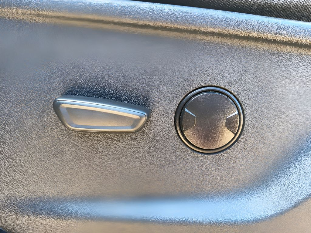 2023 Ford F-150 XLT 4WD SUPERCREW - Iconic Silver Metallic exterior view 10