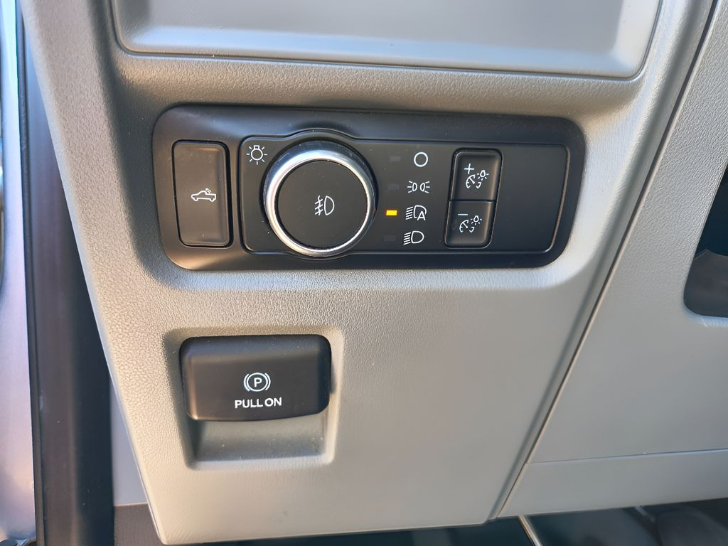 2023 Ford F-150 XLT 4WD SUPERCREW - Iconic Silver Metallic exterior view 11