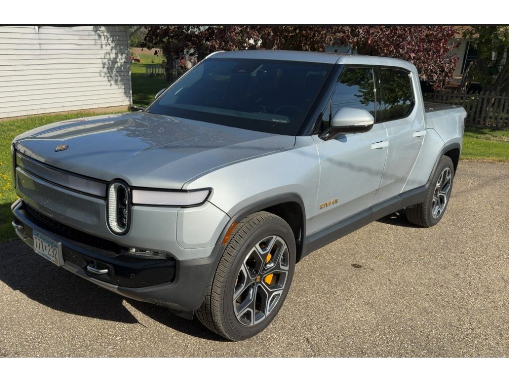 2022 Rivian R1T's photo