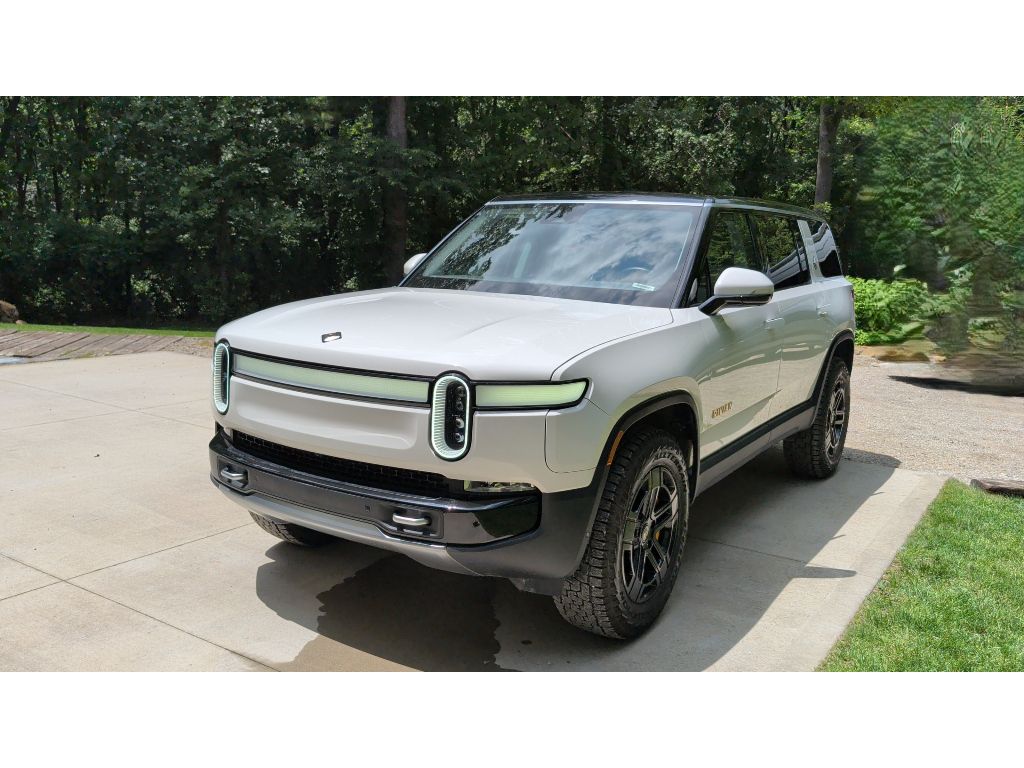 2023 Rivian R1S Adventure Quad-Motor Large Pack's photo