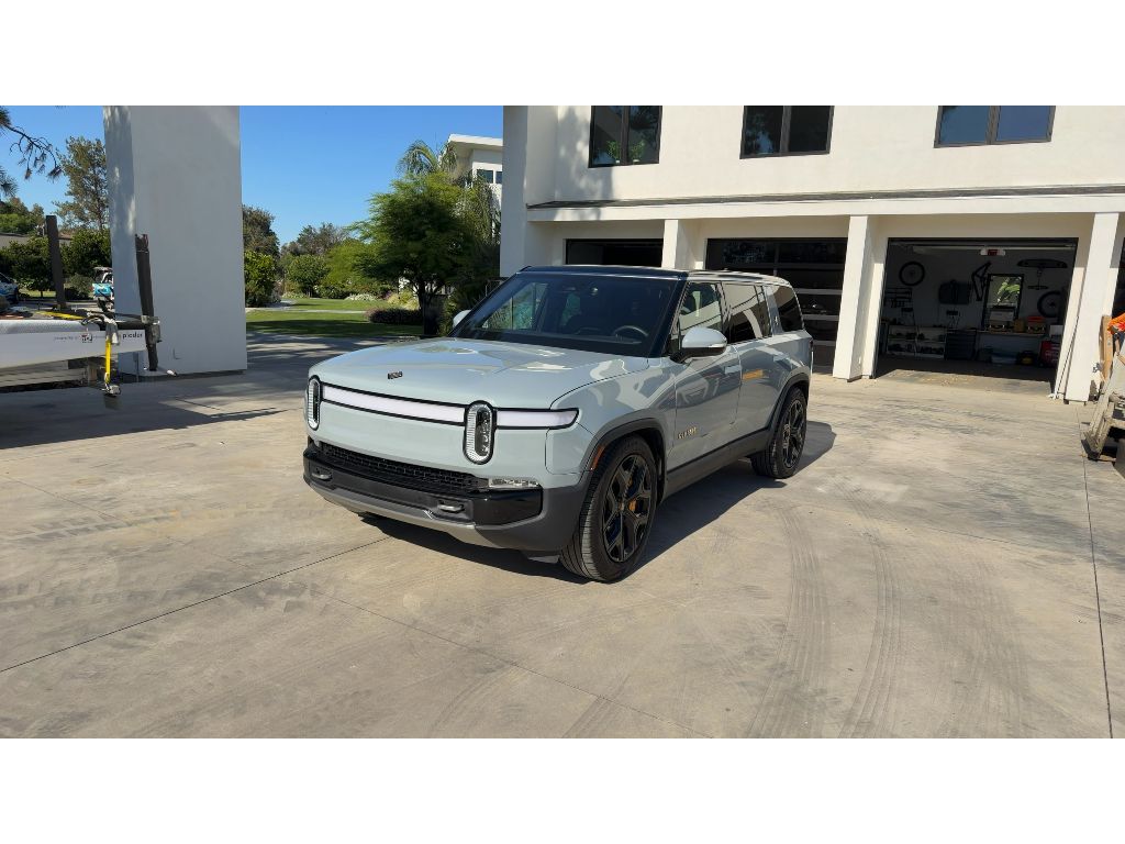 2023 Rivian R1S Adventure Quad-Motor Large Pack's photo