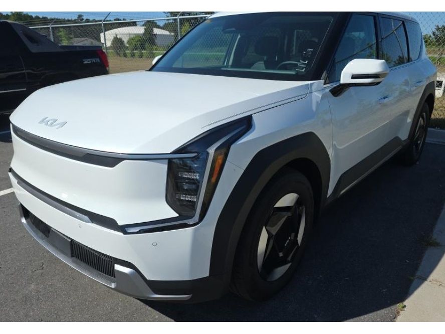 2024 Kia EV9 Light L/R's photo