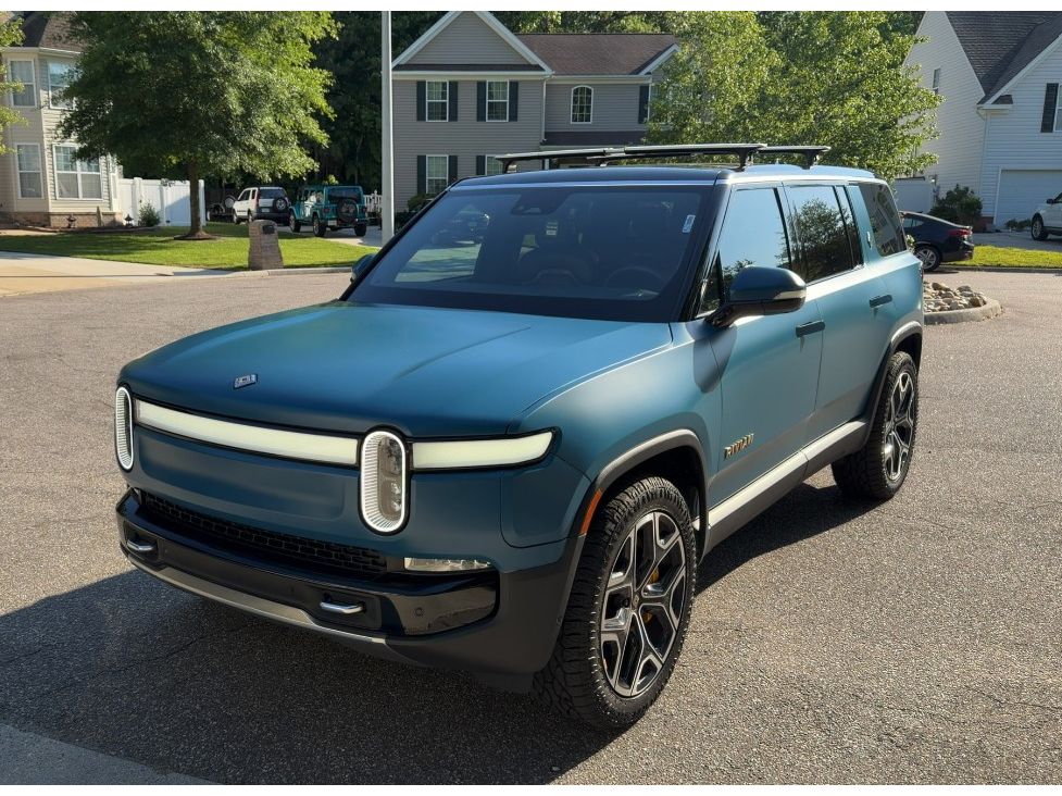 2023 Rivian R1S Adventure Quad-Motor Large Pack's photo