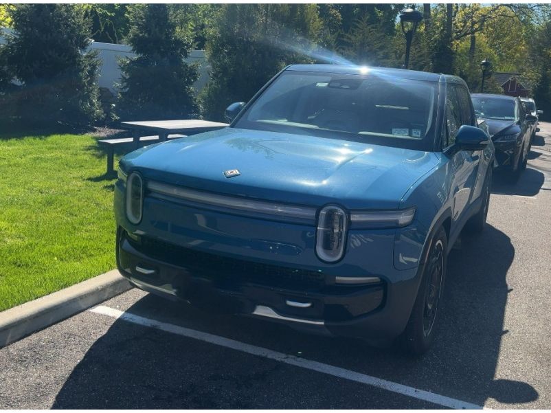 2025 Rivian R1T Adventure Dual Standard's photo