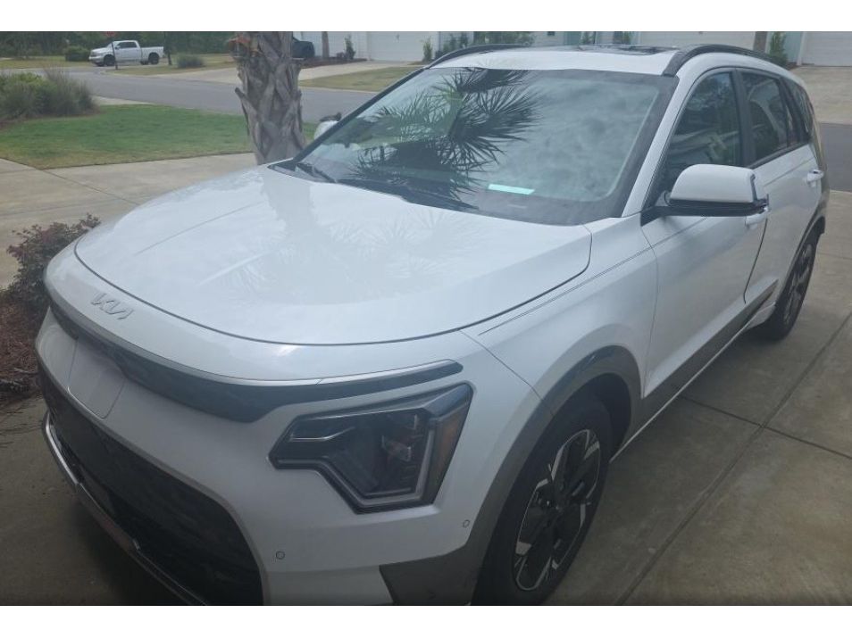 2023 Kia Niro Wave EV's photo