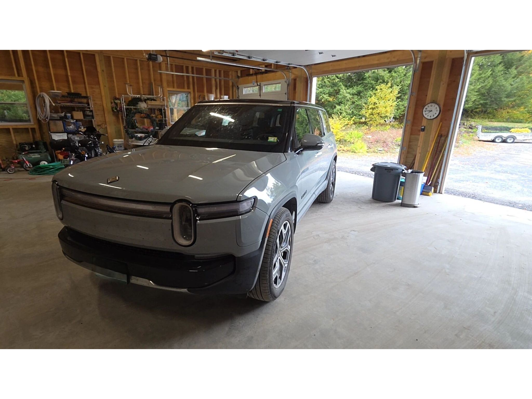 2025 Rivian R1S Adventure