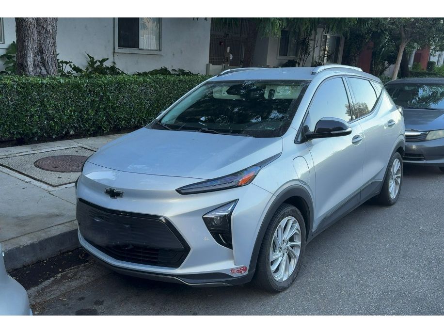 2023 Chevrolet Bolt EUV LT's photo