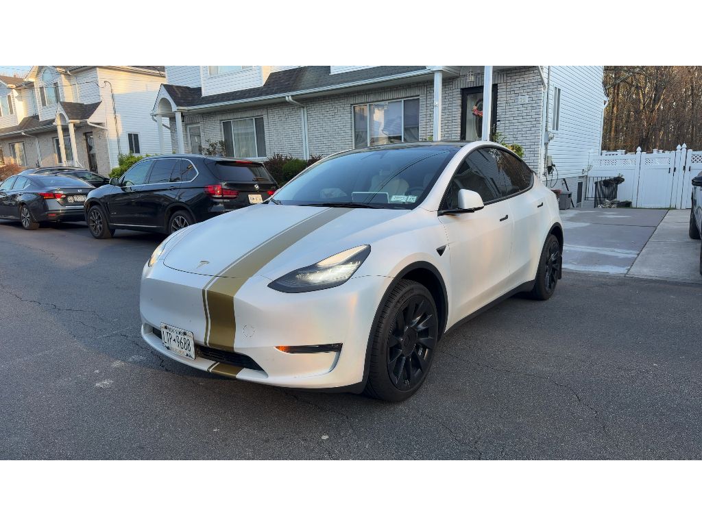 2023 Tesla Model Y Long Range Dual Motor All-Wheel Drive's photo