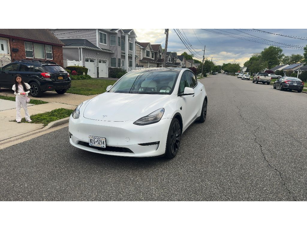 2021 Tesla Model Y Performance Dual Motor All-Wheel Drive's photo
