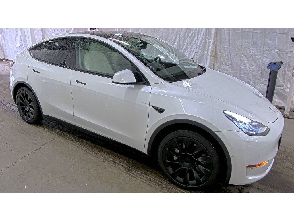 2022 Tesla Model Y Long Range Dual Motor All-Wheel Drive's photo