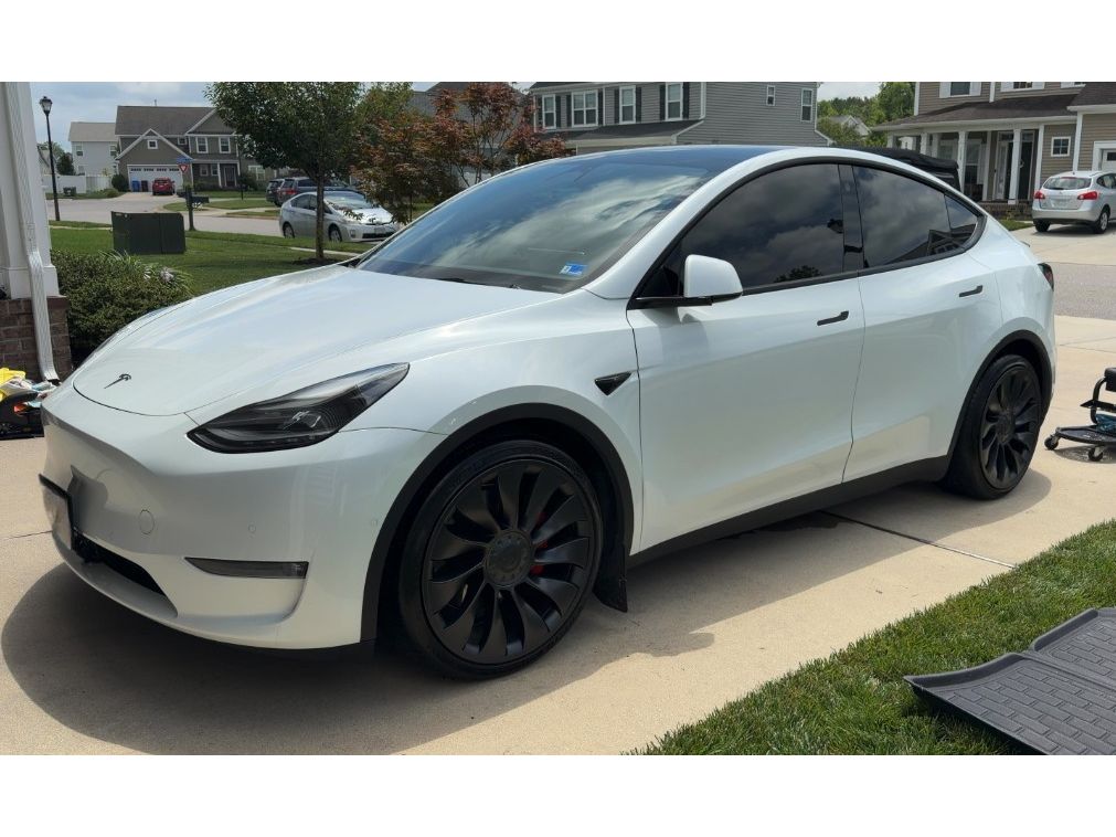 2022 Tesla Model Y Performance Dual Motor All-Wheel Drive's photo
