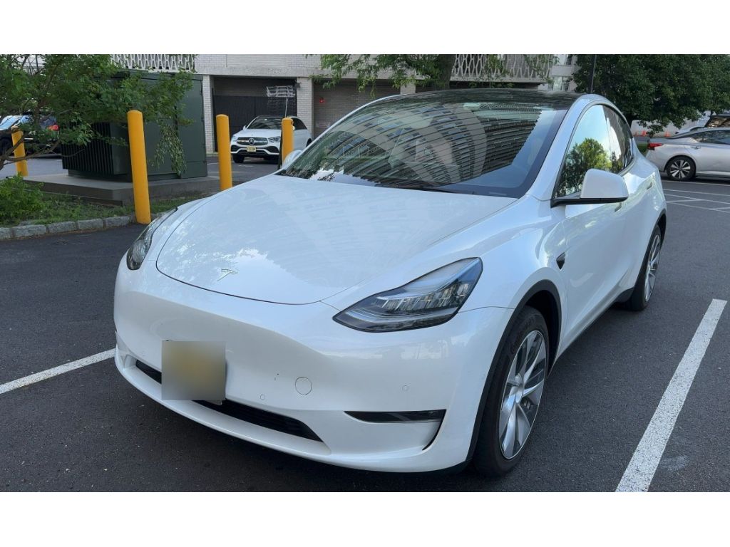 2022 Tesla Model Y Long Range Dual Motor All-Wheel Drive's photo