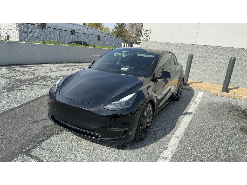 2022 Tesla Model Y Performance Dual Motor All-Wheel Drive's photo