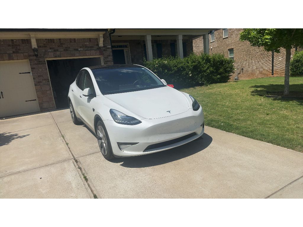 2022 Tesla Model Y's photo