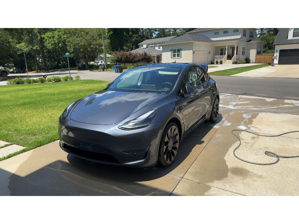 2022 Tesla Model Y's photo