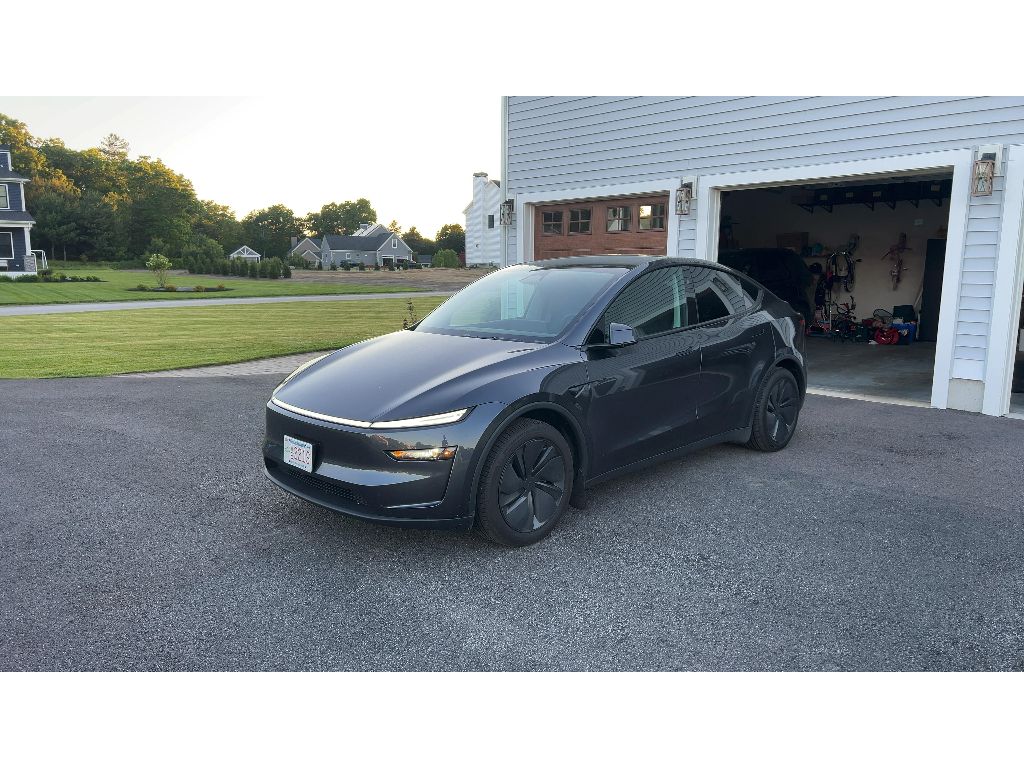 2026 Tesla Model Y's photo